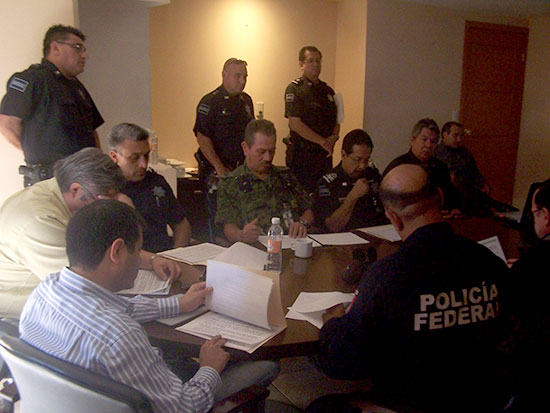 Encabeza el Fiscal General del Estado reunión de seguridad previa al encuentro de futbol Santos-Chivas