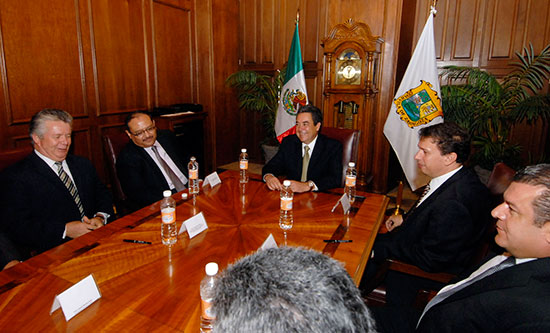Firman convenio el gobernador Jorge Torres López y el Magisterio de Coahuila
