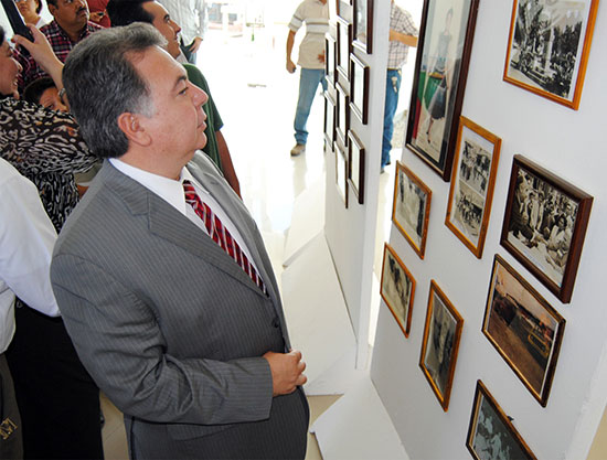 Inauguraron exposición fotográfica de Acuña, a 60 años de erigida al rango de ciudad