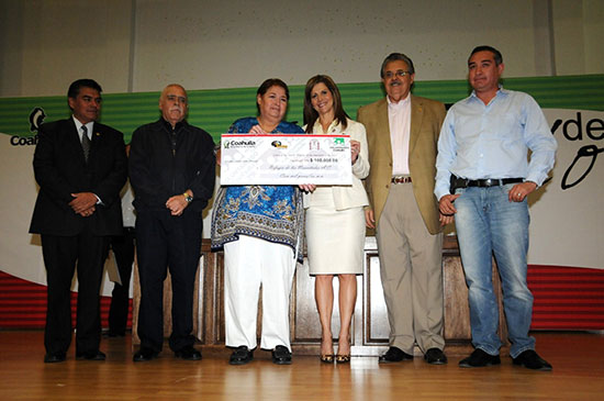 La presidenta del DIF y el Voluntariado Coahuila entrega apoyos a ONG´s del estado