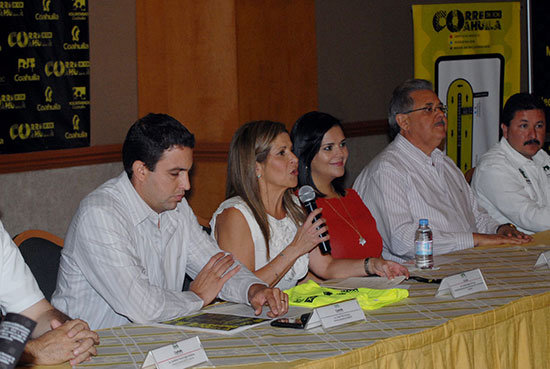 La señora Carlota Llaguno de Torres presentó en Torreón la carrera “Corre Coahuila 5K y 10K 2011”
