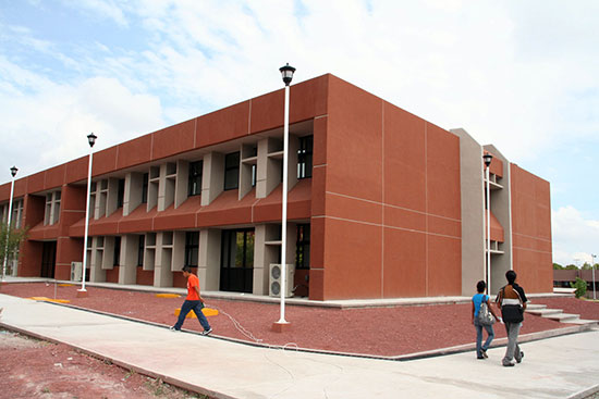 Nuevo edificio construido por el gobierno de Jorge Torres López respalda el servicio educativo del Tec Saltillo