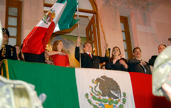 Preside el gobernador Jorge Torres López ceremonia del Grito de Independencia