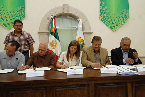 Preside la Señora Carlota Llaguno de Torres firma de convenio con ONG’s 