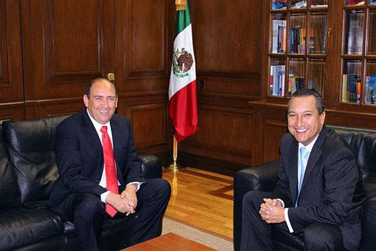 El gobernador electo de Coahuila, Rubén Moreira Valdez, visitó al Secretario de Gobernación Francisco Blake Mora, para discutir temas de seguridad en Coahuila.