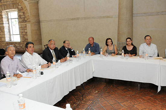 Visita el gobernador Jorge Torres López el Museo de las Aves de México