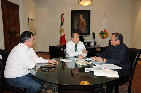 Analiza el gobernador Rubén Moreira avances en programas de austeridad y transparencia