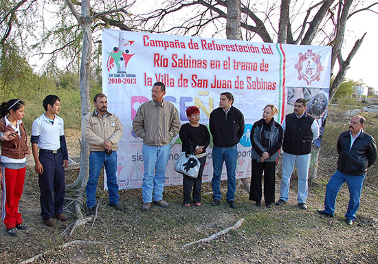 Arranca Antonio Nerio campaña de reforestación de Río Sabinas