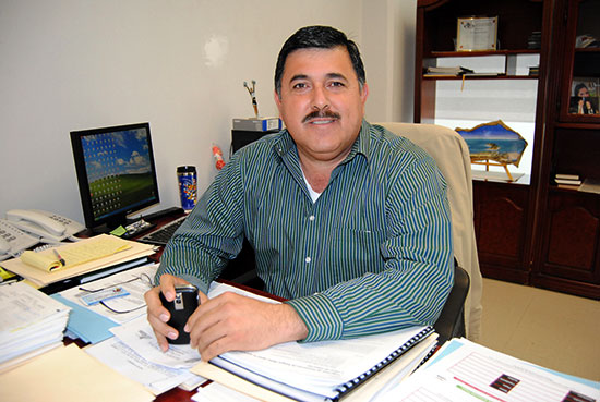 Manuel Menchaca Flores,  enlace local de Oportunidades.