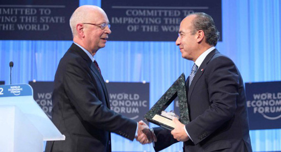 Felipe Calderón recibió el Premio al Estadista Global
