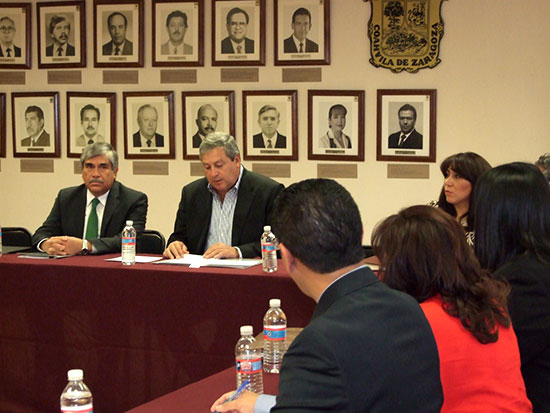 El Secretario de Educación toma posesión a Héctor Mario Zapata como nuevo titular del CECyTEC