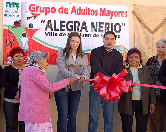 Inauguran Antonio y Anateresa Nerio salón del adulto mayor en villa de San Juan de Sabinas