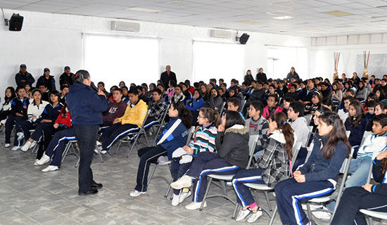 Reciben pláticas de prevención de delitos alumnos del Instituto Don Bosco