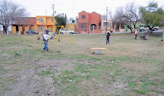 Refuerza municipio trabajos de limpieza en bulevares y plazas públicas
