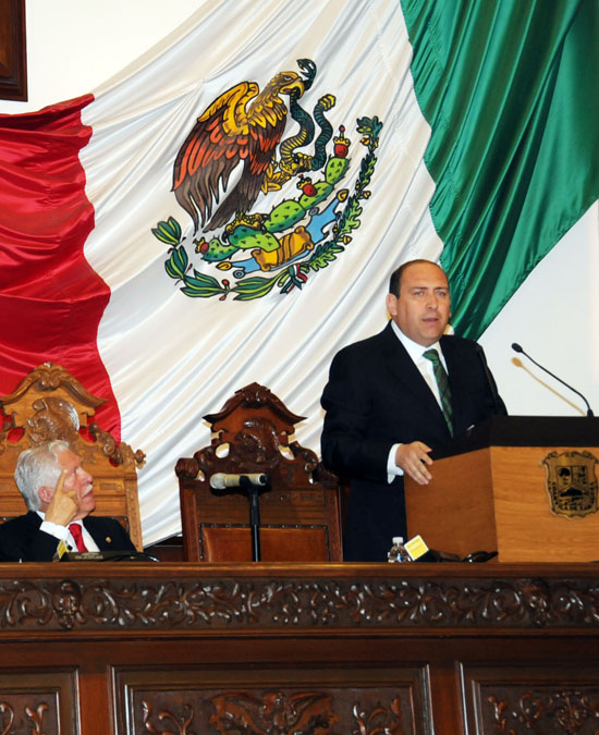Rubén Moreira entrega iniciativas de reformas al congreso para garantizar mayor seguridad en Coahuila 