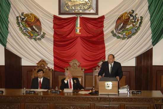 Rubén Moreira entrega iniciativas de reformas al congreso para garantizar mayor seguridad en Coahuila 