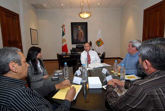 Se reúne el gobernador Rubén Moreira con integrantes del Patronato del Museo de la Batalla de la Angostura