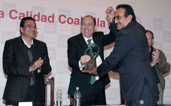 Será Coahuila más competitivo: Ruben Moreira; entrega a la UTT Premio a la Calidad 2011