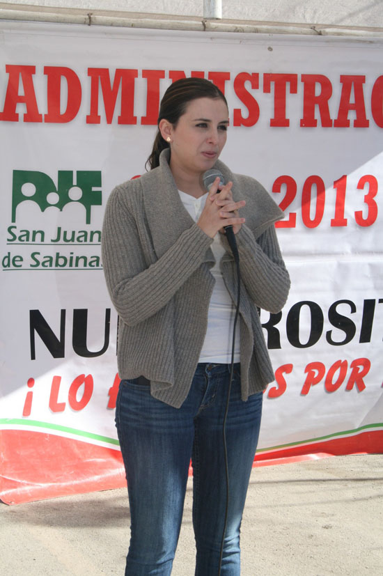 Trabaja Anateresa Villaseñor de Nerio en campaña nacional de Información para una Nueva Vida  