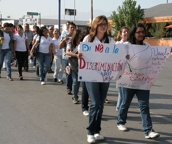 Celebran día contra la discriminación y se suman a la lucha contra el cáncer de mama