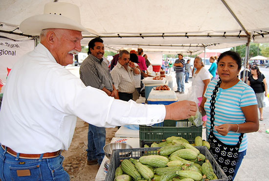 Con la aceptación de consumidores, continúa en marcha el Mercado Rural Regional