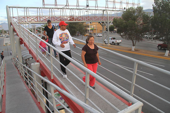 Construye municipio de Saltillo 13 puentes peatonales