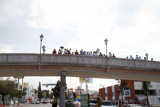 Construye municipio de Saltillo 13 puentes peatonales
