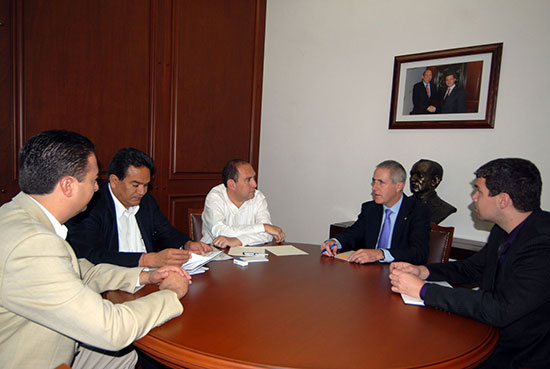 Cónsul de Canadá presenta al gobernador Rubén Moreira a su delegado comercial