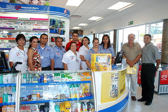Inaugura alcalde de Monclova nueva farmacia