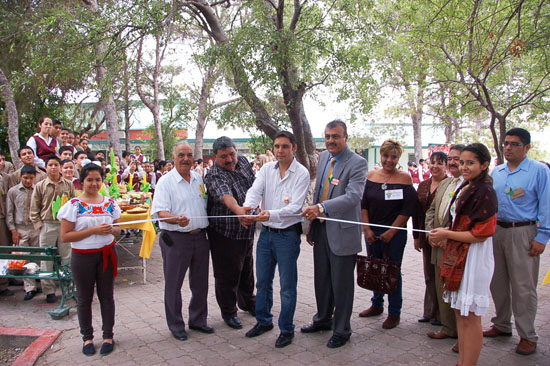 Inaugura Antonio Nerio festival del maíz en secundaria Fortunato Gutiérrez 