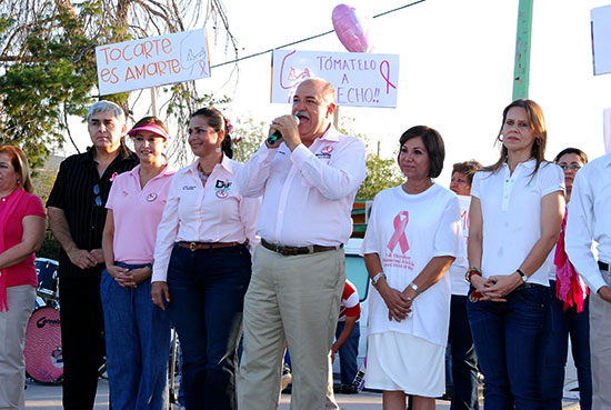 Realizan en Monclova caminata por la lucha contra el cáncer de mama