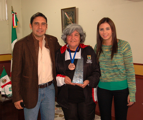 Recibe Antonio Nerio a campeones nacionales de Juegos del Adulto Mayor 