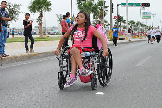 Todo un éxito carrera Acuña Maratón de la Esperanza: participan más de 10 mil