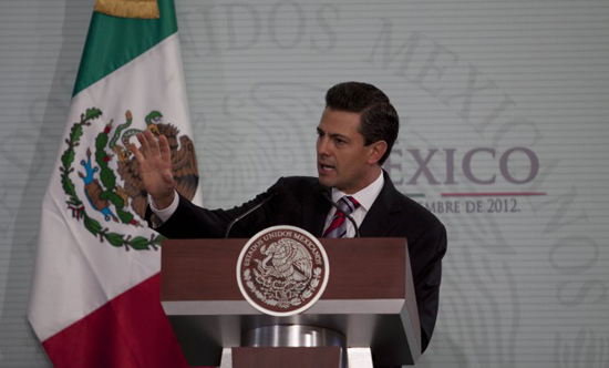El Presidente, Enrique Peña Nieto, toma la protesta a los nuevos titulares de PEMEX, CFE, CONAGUA, ISSSTE e IMSS