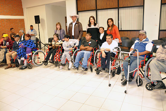 Elevar calidad de vida de personas con discapacidad, compromiso del alcalde y su esposa