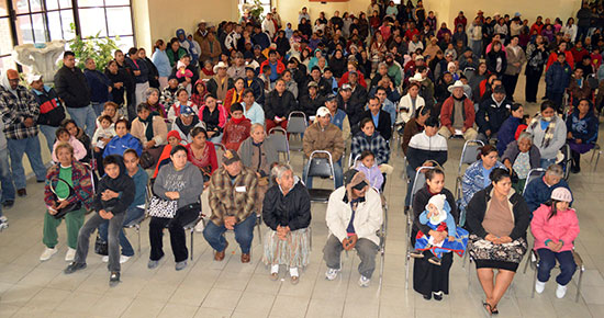 Fundación Gutiérrez entregó 200 despensas a familias acuñenses