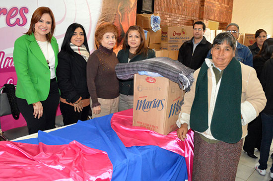 Fundación Gutiérrez entregó 200 despensas a familias acuñenses