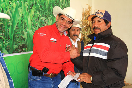 Hace Jericó efectivos apoyos a tractoristas y productores rurales