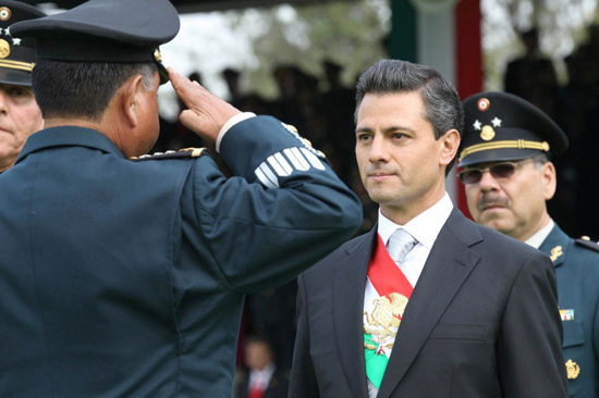 Salutación de las Fuerzas Armadas al presidente Enrique Peña Nieto 