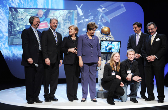 Final picture of CeBIT opening event in Hannover, 5 March 2012. L-R: Eric Schmidt (Chairman, Google Inc.), Thomas Reiter (ESA Director of Human Spaceflight and Operations), German Chancellor Angela Merkel, Brazilian President Dilma Rousseff, Sara and Simon Kopf, David McAllister and Prof. Dieter Kempf  