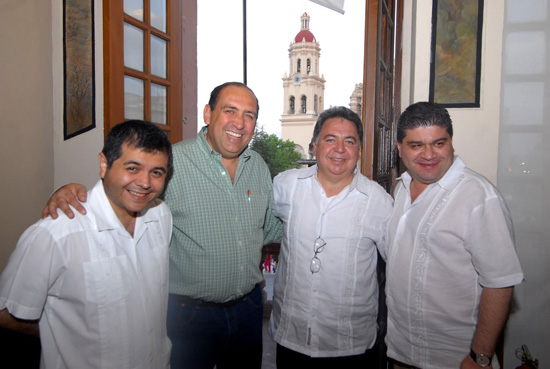 El alcalde Alberto Aguirre recorre La Alameda en Saltillo con el gobernador