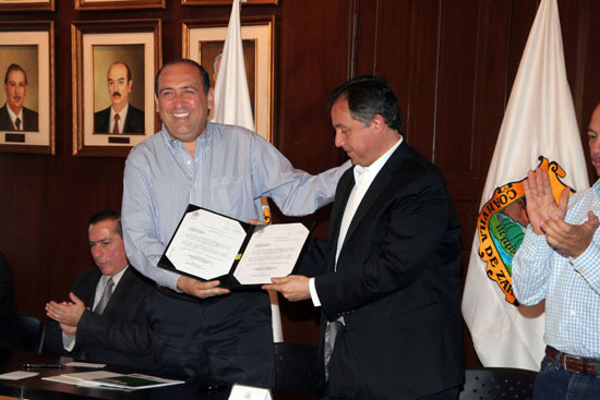 El gobernador presenta el primer informe mensual de Ingresos y Egresos del estado 