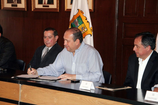 El gobernador presenta el primer informe mensual de Ingresos y Egresos del estado 