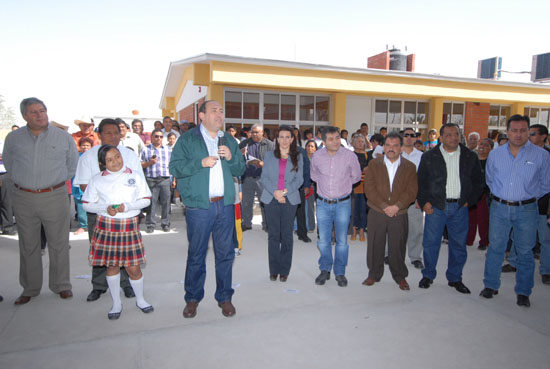 Entrega Rubén Moreira infraestructura educativa en beneficio de la comunidad escolar de Viesca; anuncia más obras 