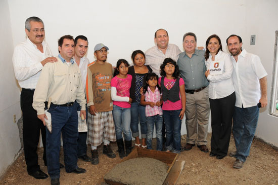 Intensa jornada de actividades del gobernador Rubén Moreira en ciudad Acuña 
