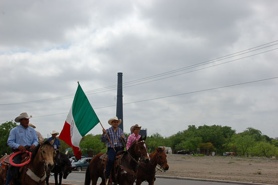 Participa Antonio Nerio en cabalgata de Paso del Coyote 