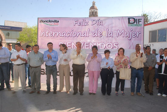 Realizan homenaje a las mujeres el alcalde Melchor Sánchez y autoridades municipales 