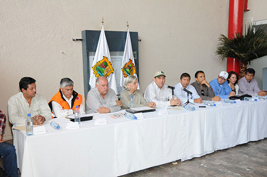 Reconoce el gobernador Rubén Moreira el apoyo de CONAFOR en el combate de incendios forestales