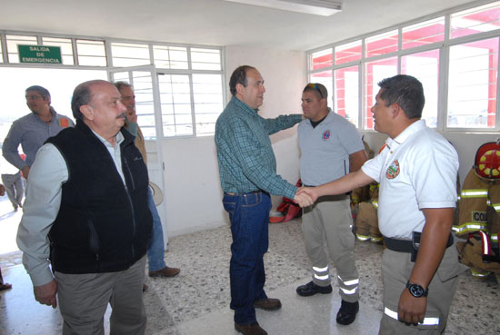 Rubén Moreira entrega apoyos para Bomberos y Protección Civil de Arteaga 