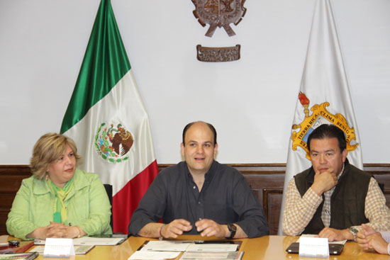 Signan convenio gobierno municipal-IEEA en Saltillo 